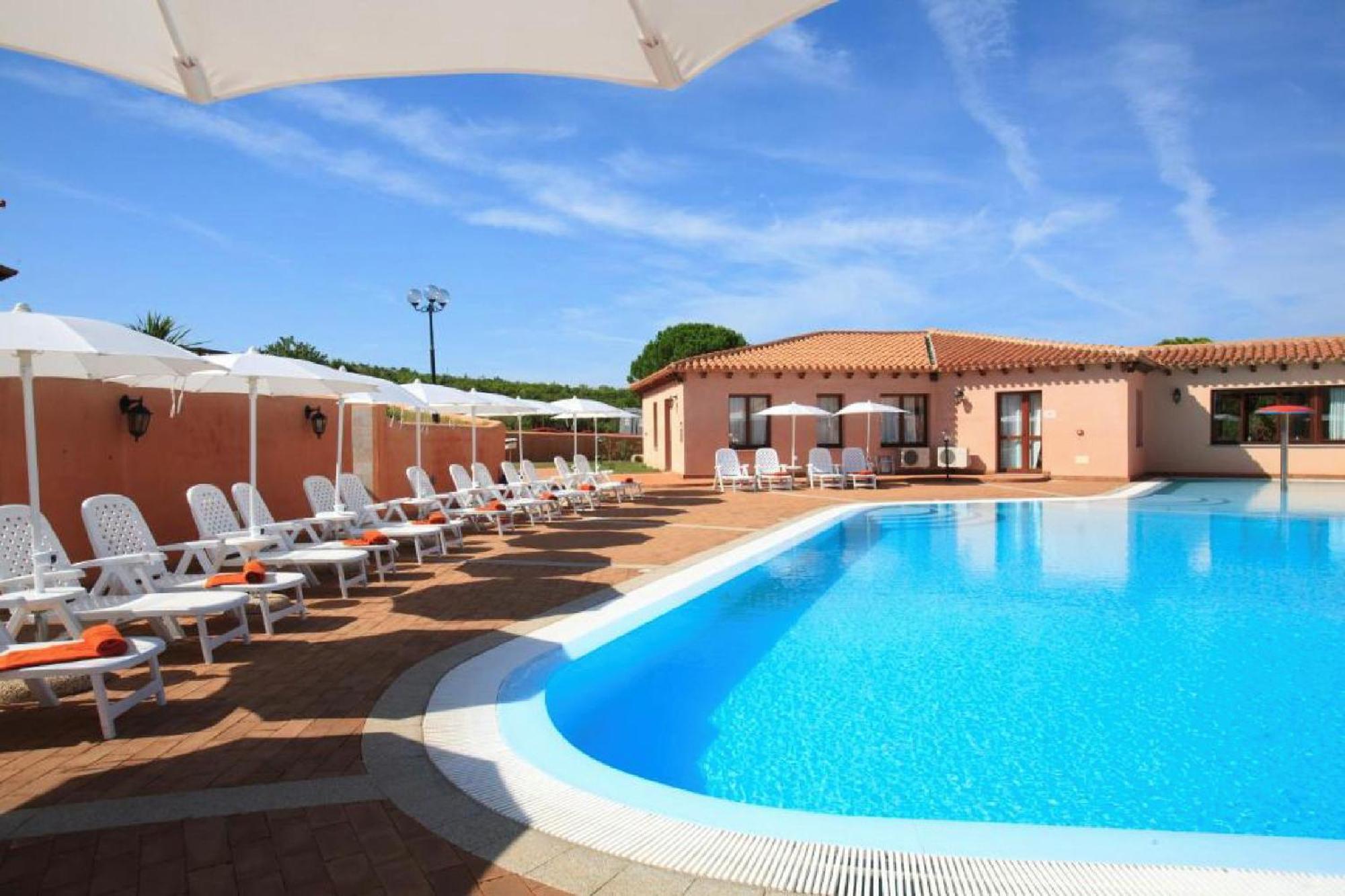 Residence Pierre & Vacances Vignola Mare מראה חיצוני תמונה