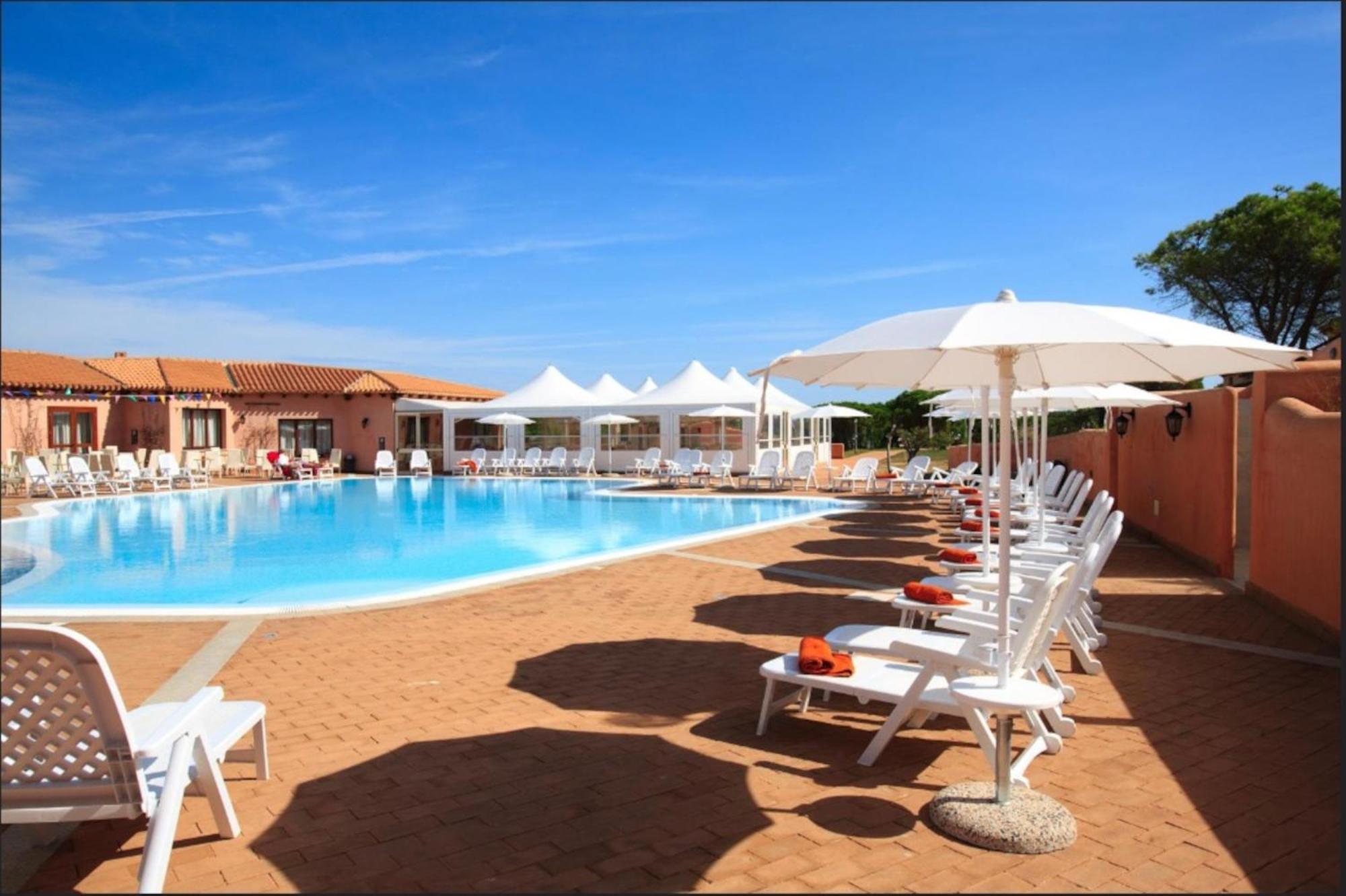 Residence Pierre & Vacances Vignola Mare מראה חיצוני תמונה